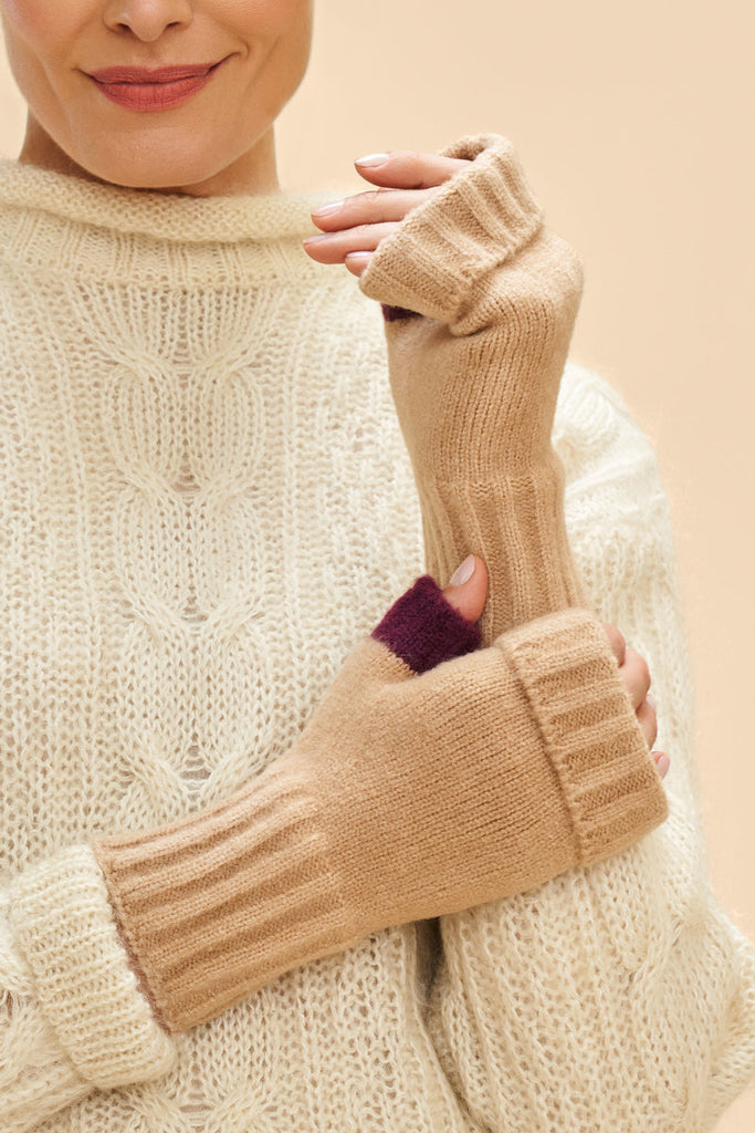 Ladies Cassia wrist warmers - Daisy Park