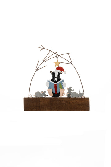 Badger reading to mice decoration - Daisy Park