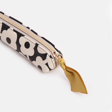 Caroline Gardner Mono Flowers pencil case - Daisy Park