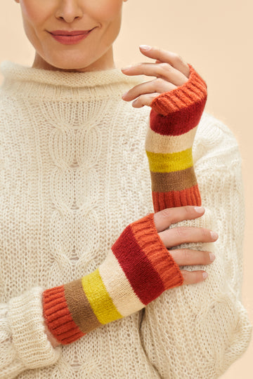 Lilia wrist warmers - Daisy Park