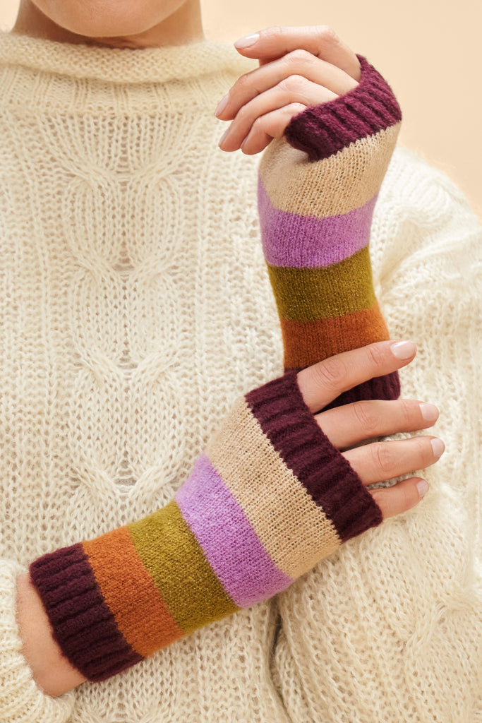 Lilia wrist warmers - Daisy Park