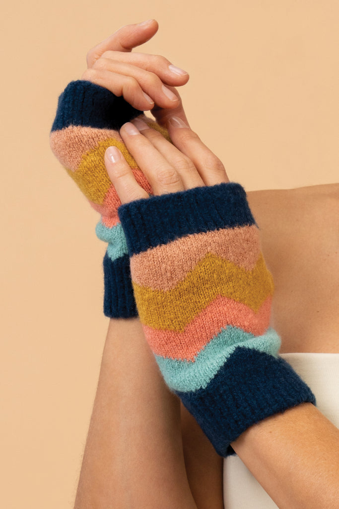 Nora wrist warmers - Navy mix - Daisy Park