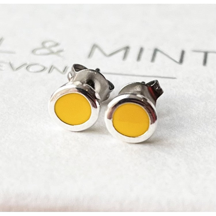 Yellow enamel studs - Daisy Park