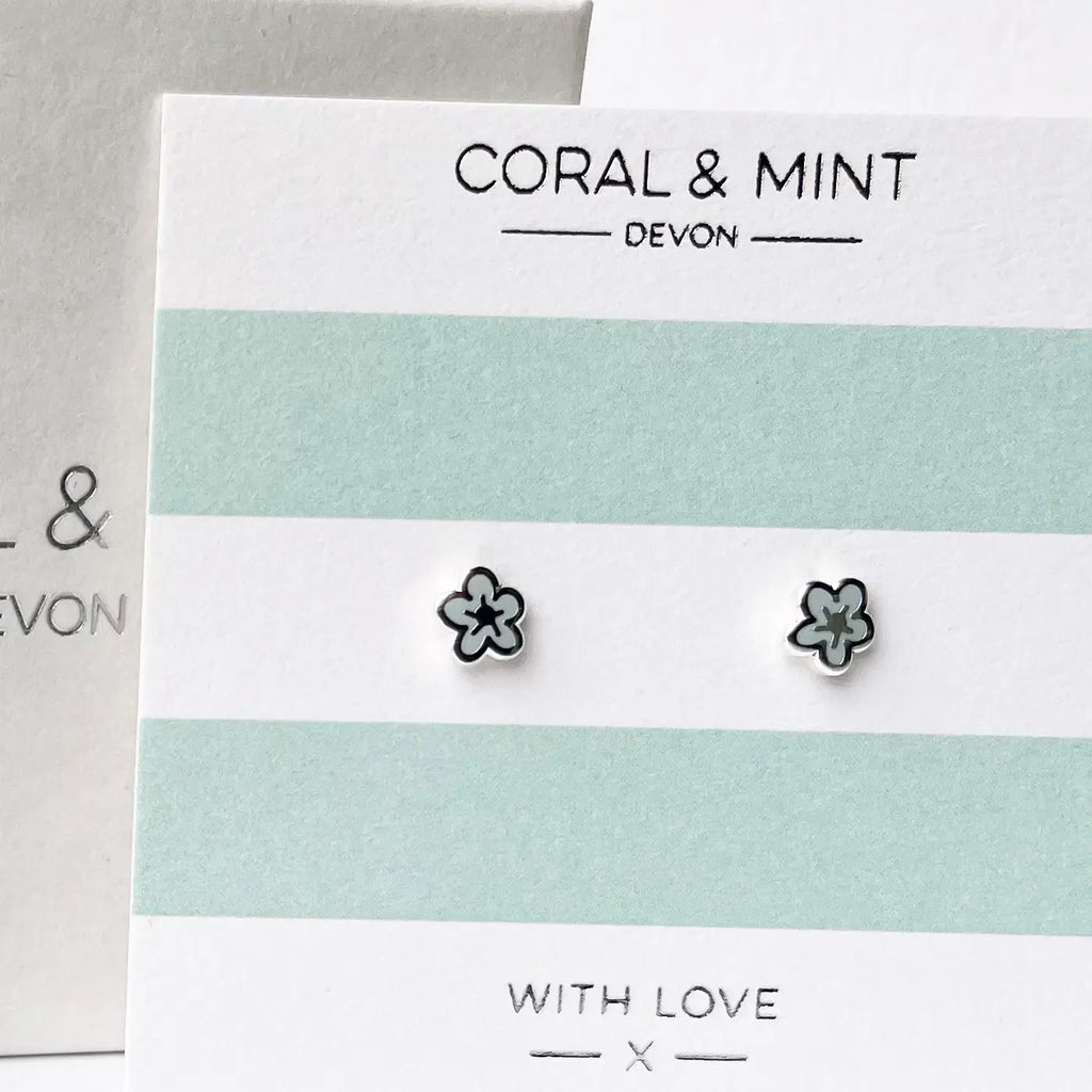 Bubble style flower studs with Light Blue enamel - Daisy Park