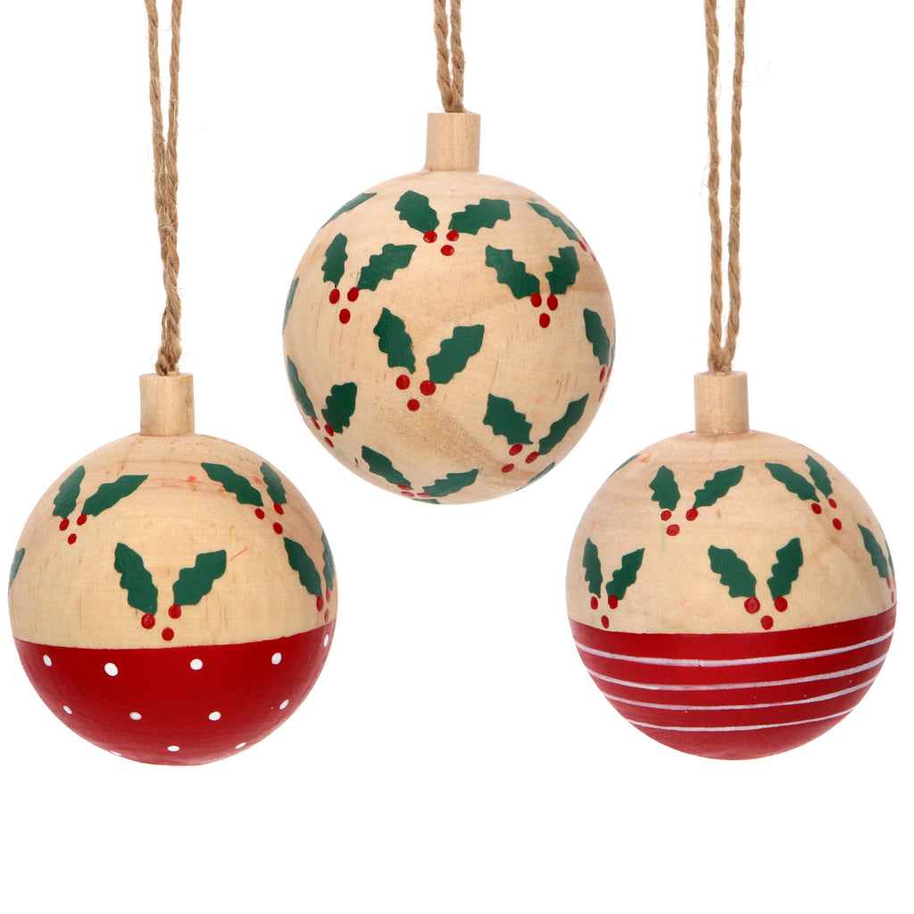 Wooden Bauble with Holly Decoration - Daisy Park