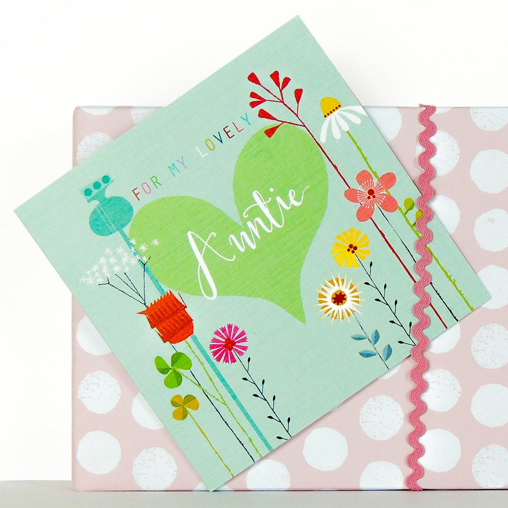 Lovely Auntie card - Daisy Park
