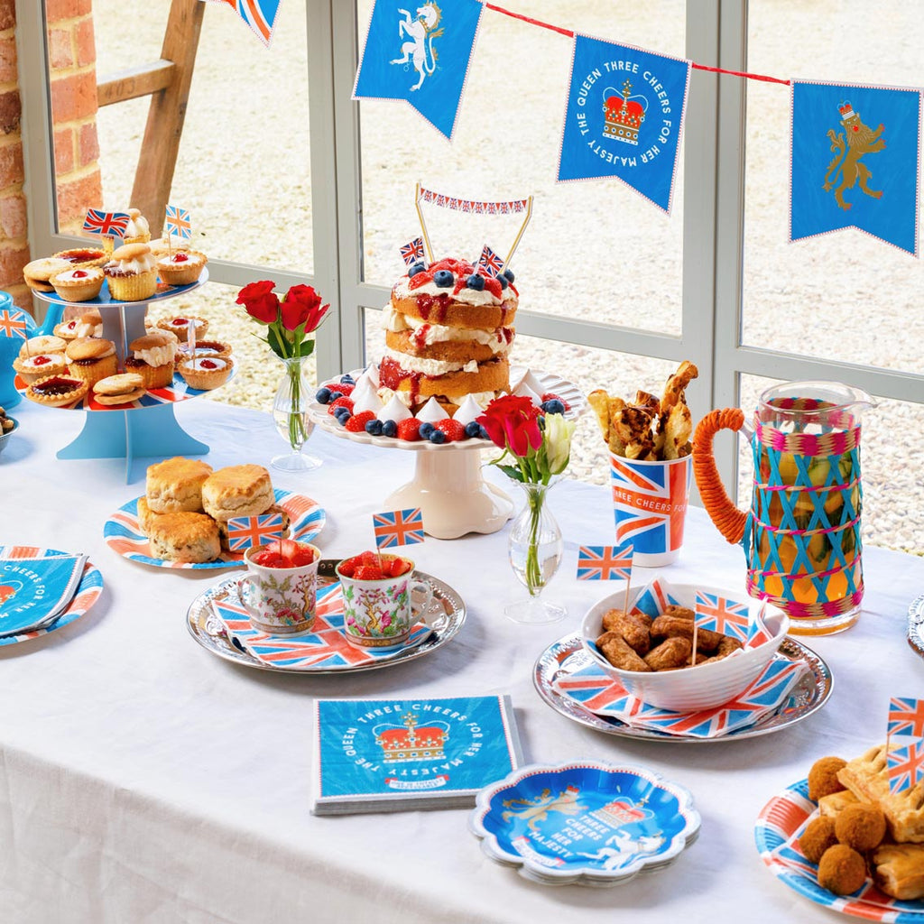 Right Royal Spectacle 2 tier cake stand - Daisy Park